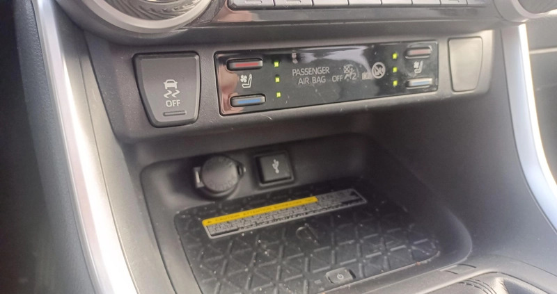 Toyota RAV4 cena 159900 przebieg: 74444, rok produkcji 2020 z Zaklików małe 352